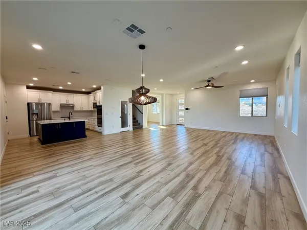 $2,768 | 936 East Sunset Road, Henderson, NV 89011