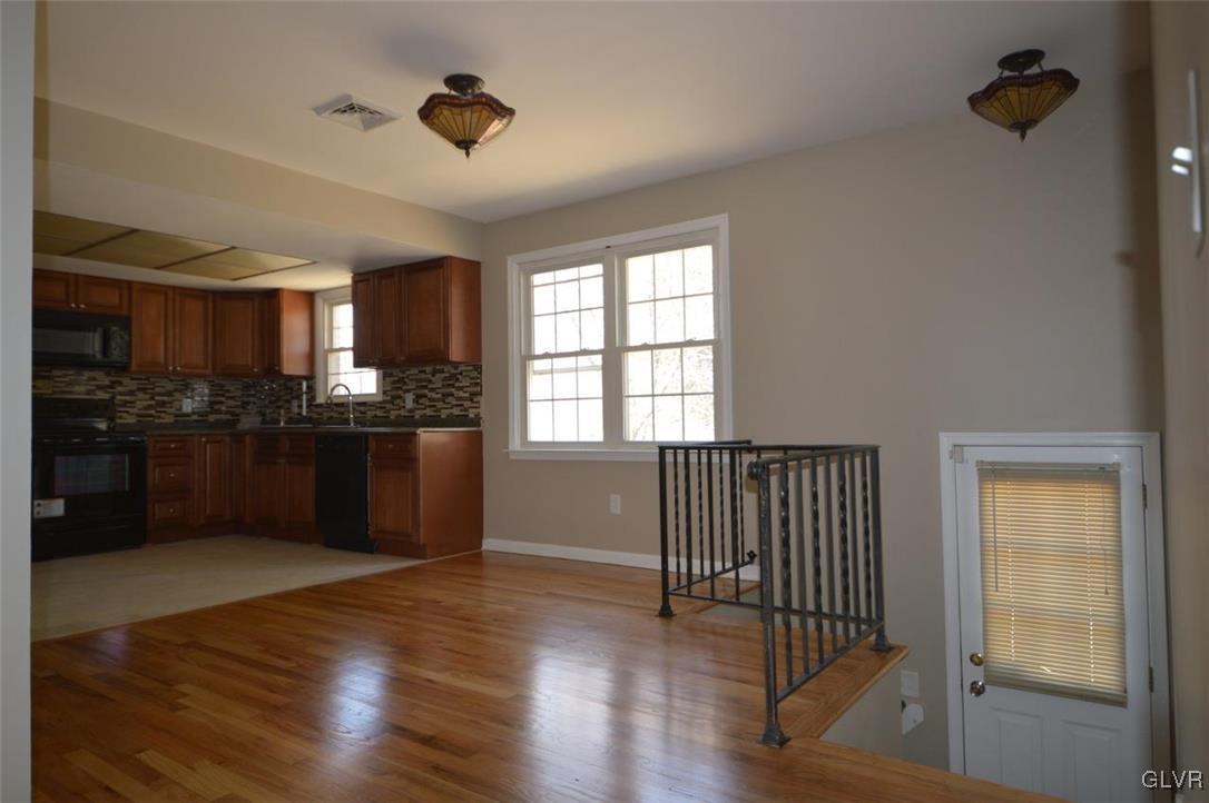8003 Valley View Road Northampton, PA 18067 - Photo 4 of 14 Gallery Image 4