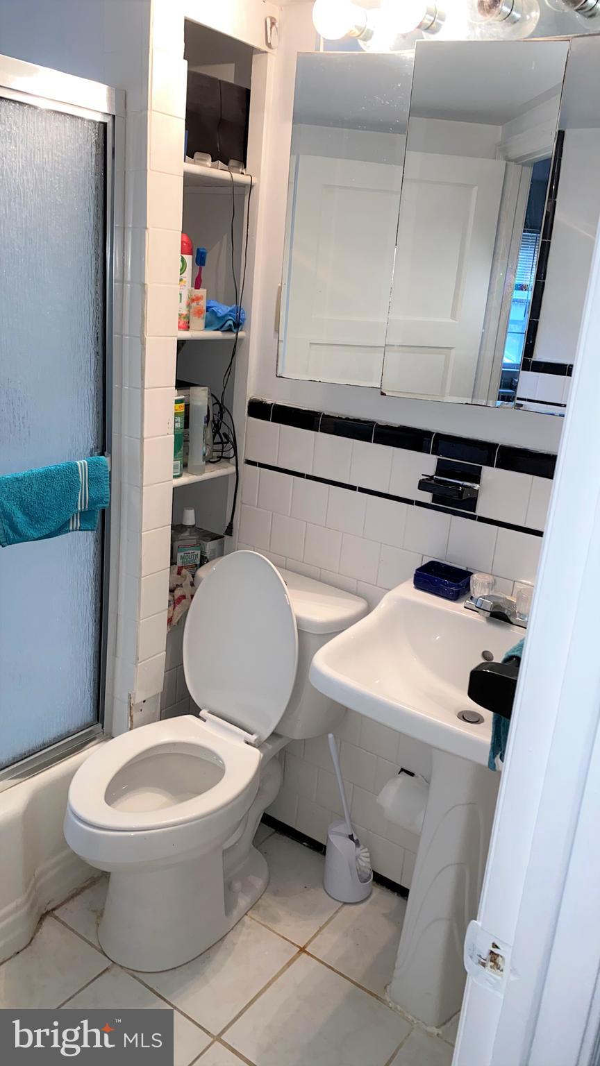 4403 Wakefield Road Baltimore, MD 21216 - Photo 15 of 17 Second Floor Full Bathroom!