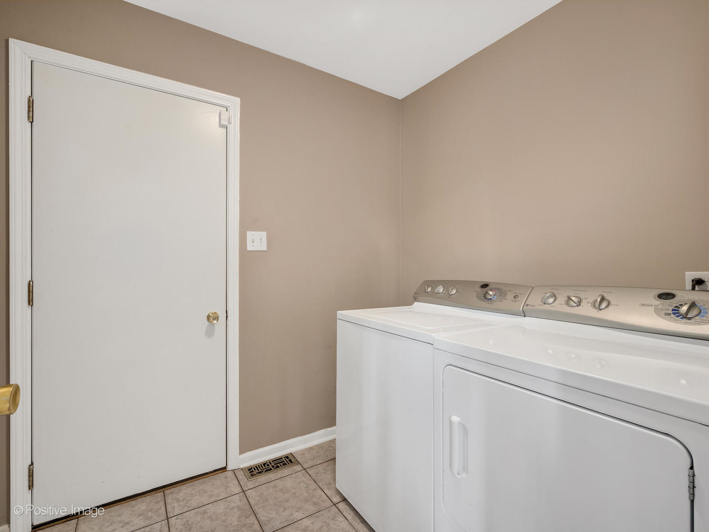 1301 Galway Road Joliet, IL 60431 - Photo 22 of 26 Gallery Image 22