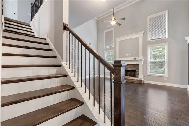 a view of a house with backyard and trees
