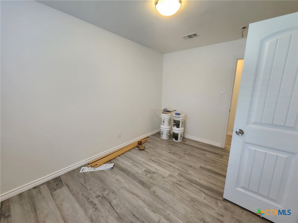 601 South Davis Street Belton, TX 76513 - Photo 9 of 11