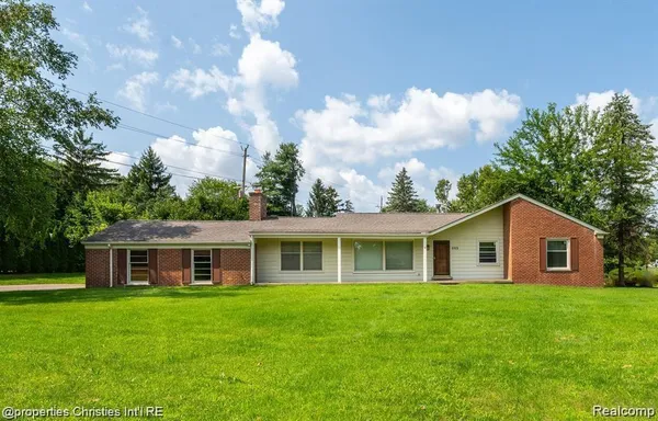 $2,800 | 4912 South Clunbury Road, West Bloomfield, MI 48322