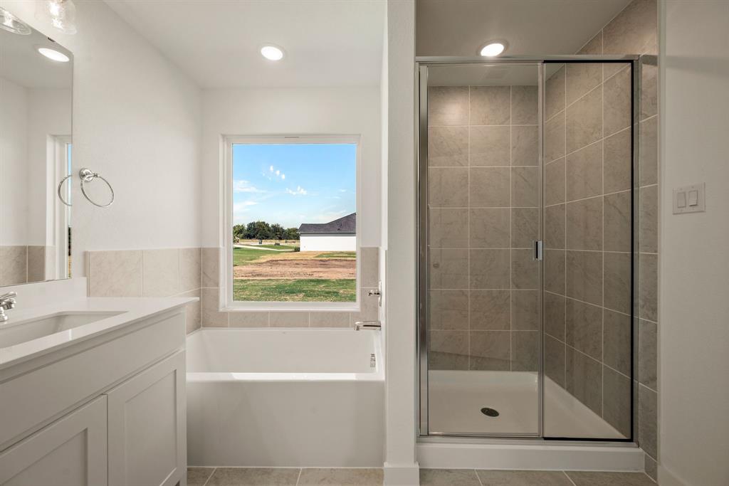 1016 Gatlin Circle Springtown, TX 76082 - Photo 22 of 30 a bathroom with a bathtub and a sink