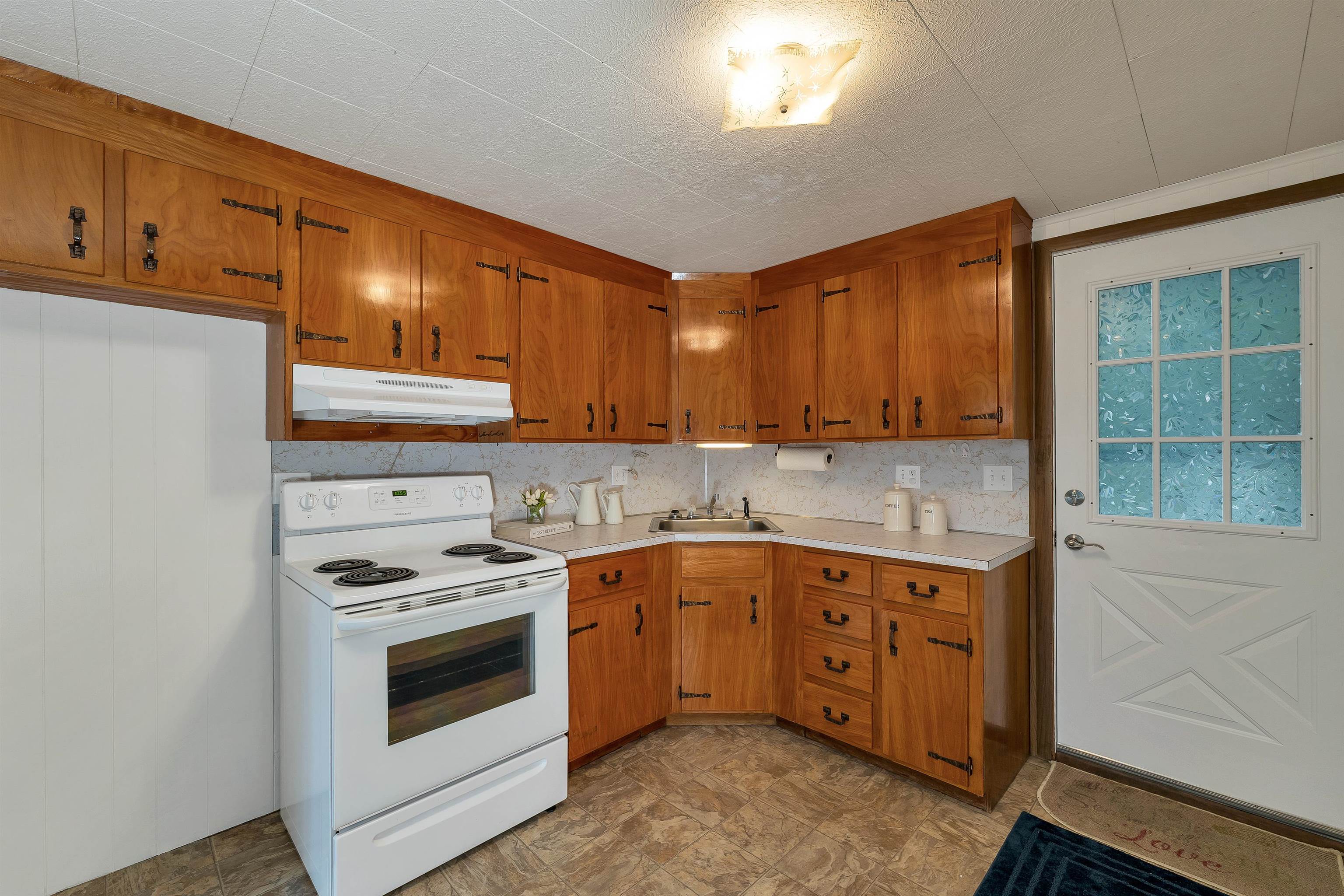 109 Barden Hill Road Hillsborough, NH 03244 - Photo 8 of 30