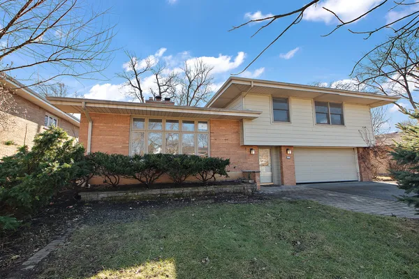 $395,000 | 2708 Hawthorne Lane, Flossmoor, IL 60422