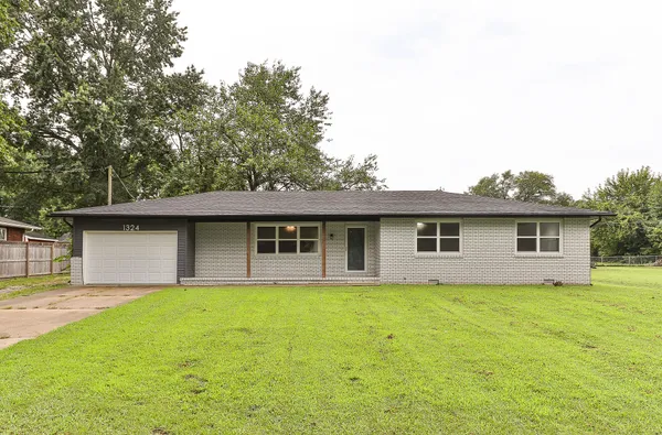 $239,900 | 1324 East Lindon Street, Bolivar, MO 65613