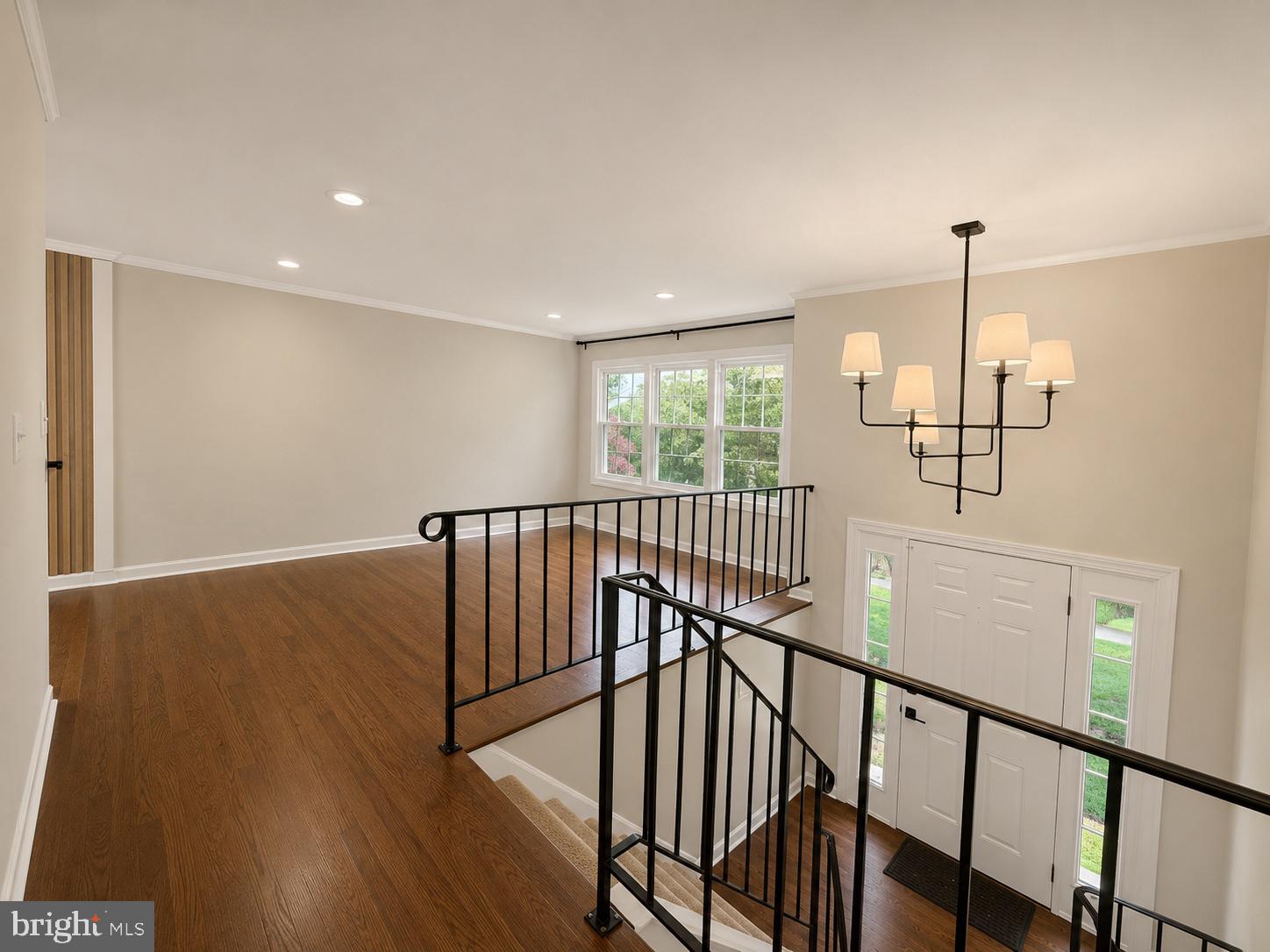 736 Hillmeade Road Edgewater, MD 21037 - Photo 3 of 34 Inviting entryway with natural light.