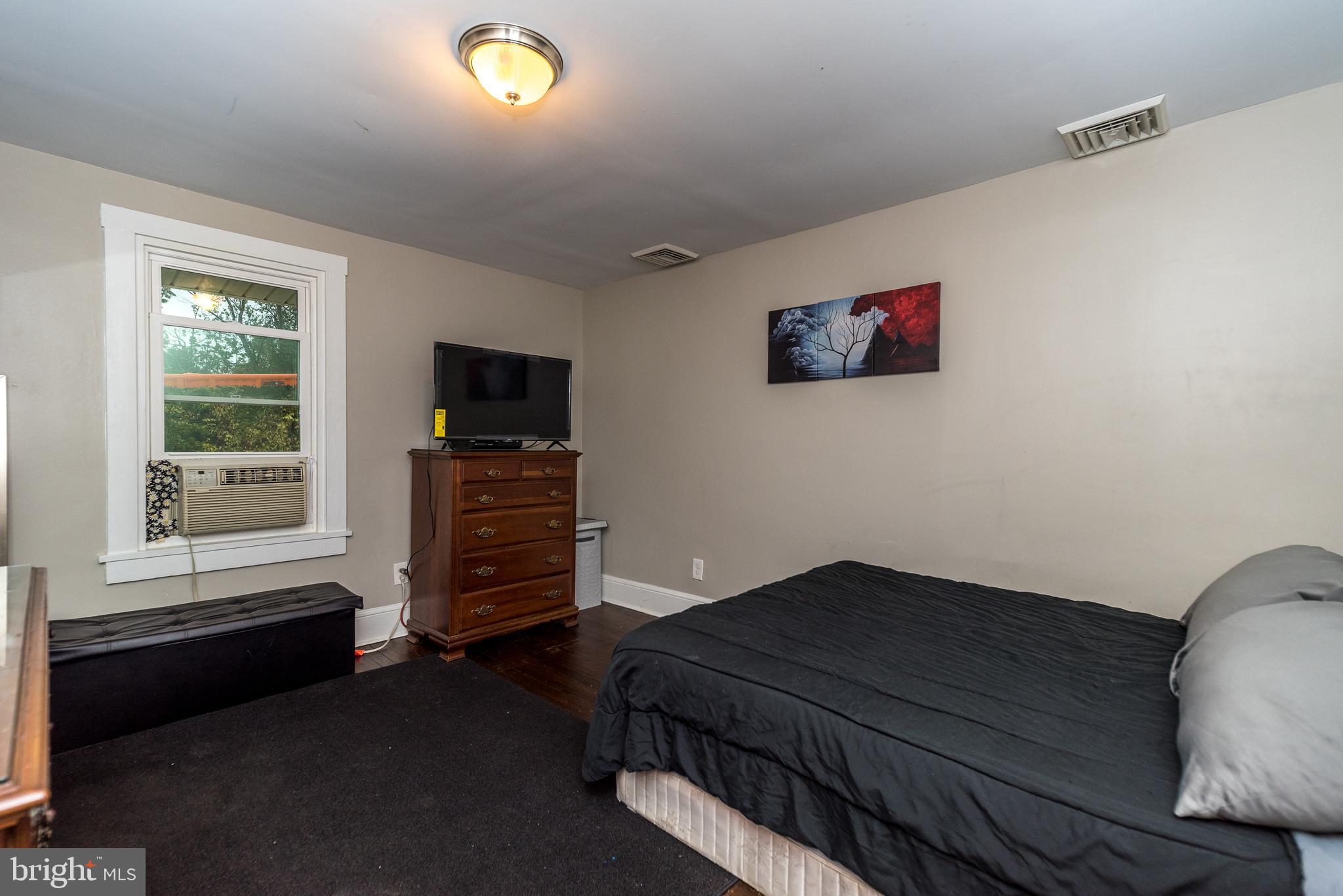 404 Dresher Road, Unit C Horsham, PA 19044 - Photo 14 of 25 Spacious primary bedroom.