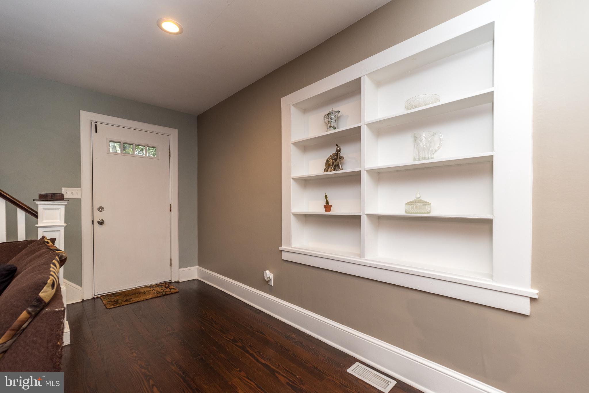 404 Dresher Road, Unit C Horsham, PA 19044 - Photo 9 of 25 Front door interior view.