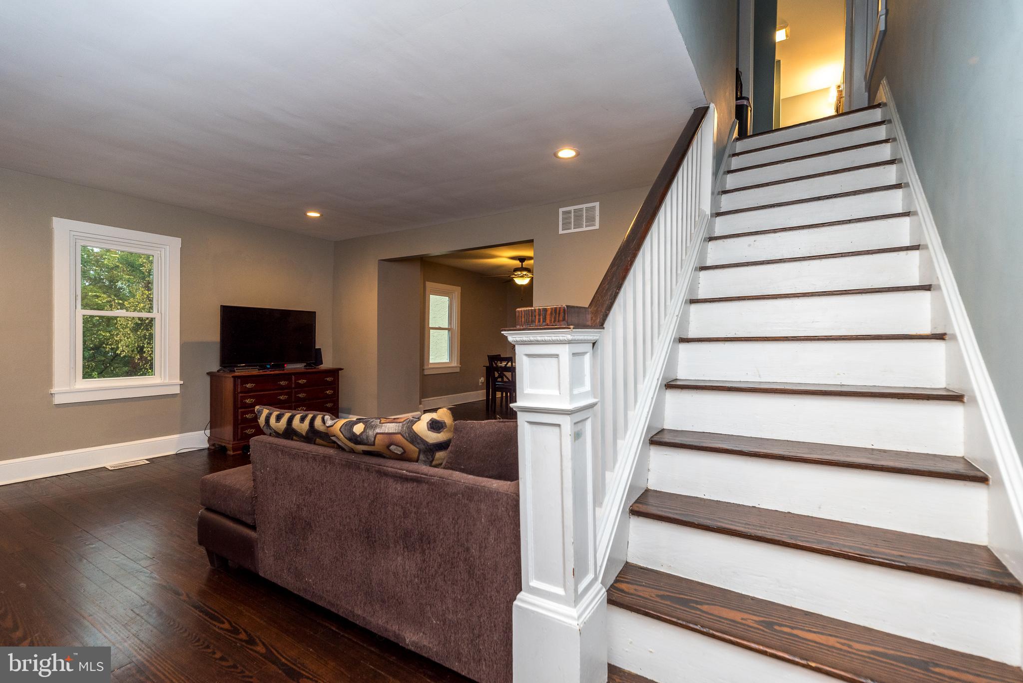 404 Dresher Road, Unit C Horsham, PA 19044 - Photo 10 of 25 Beautiful hardwood steps to second floor.