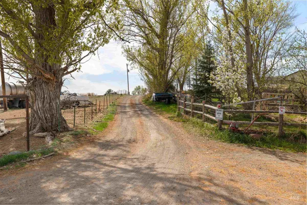 $425,000 | 4371 North 1200 East, Buhl, ID 83316
