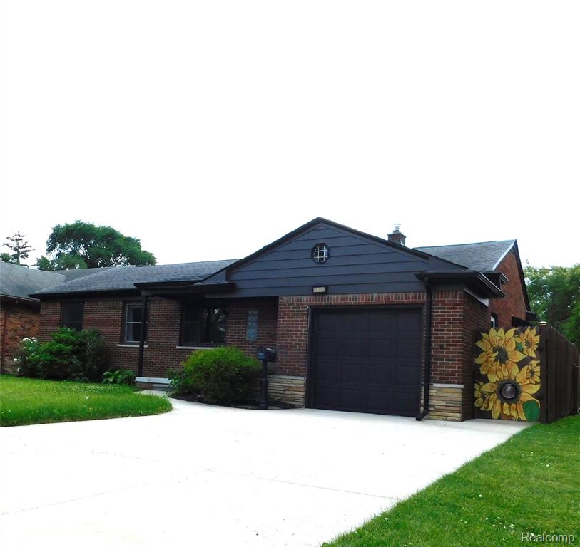 16740 College Fraser, MI 48026 - Photo 2 of 28