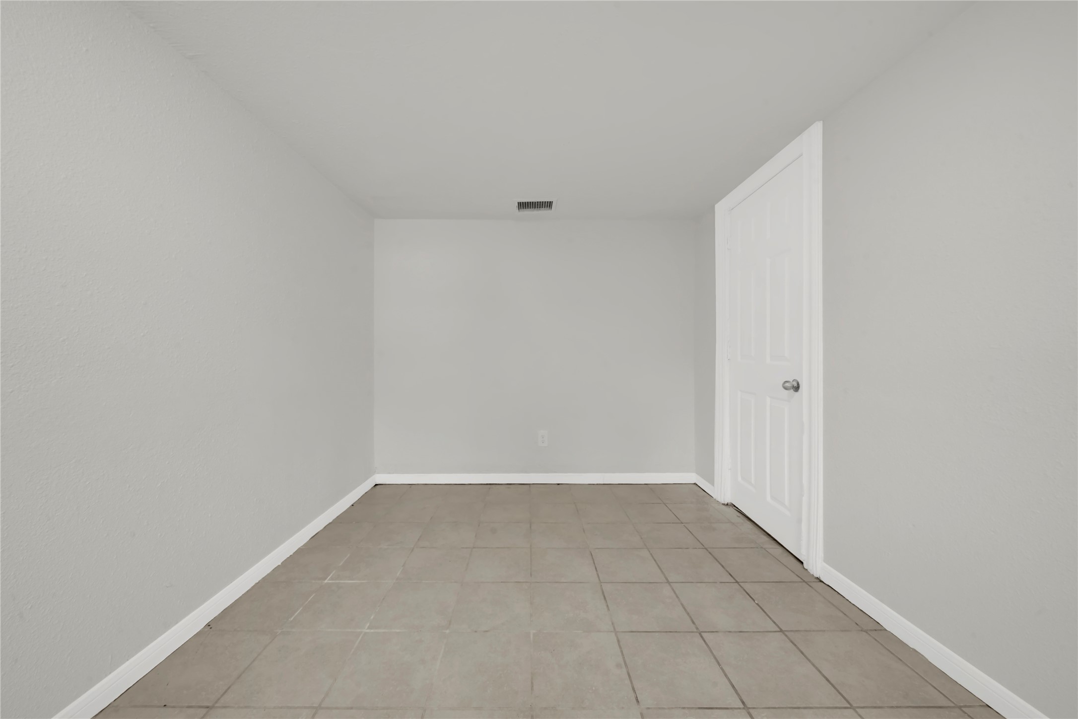 106 Hanover Street Houston, TX 77012 - Photo 33 of 49 a view of an empty room