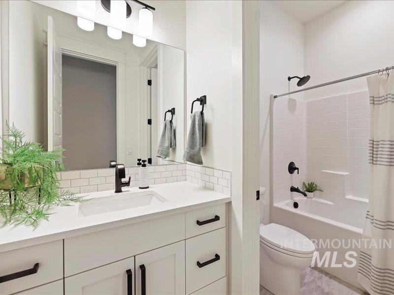 3882 West Haverhill Street Eagle, ID 83616 - Photo 31 of 38 Bathroom featuring shower / bath combination with curtain, vanity, and backsplash