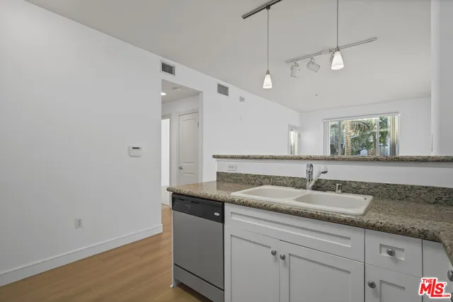 $2,500 | 100 South Alameda Street, Unit 339, Los Angeles, CA 90012