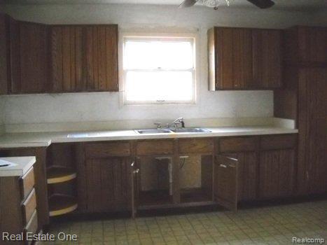 11329 North Fleming Road Fowlerville, MI 48836 - Photo 5 of 17 Flemimg Rd 261-874996 Kitchen 2