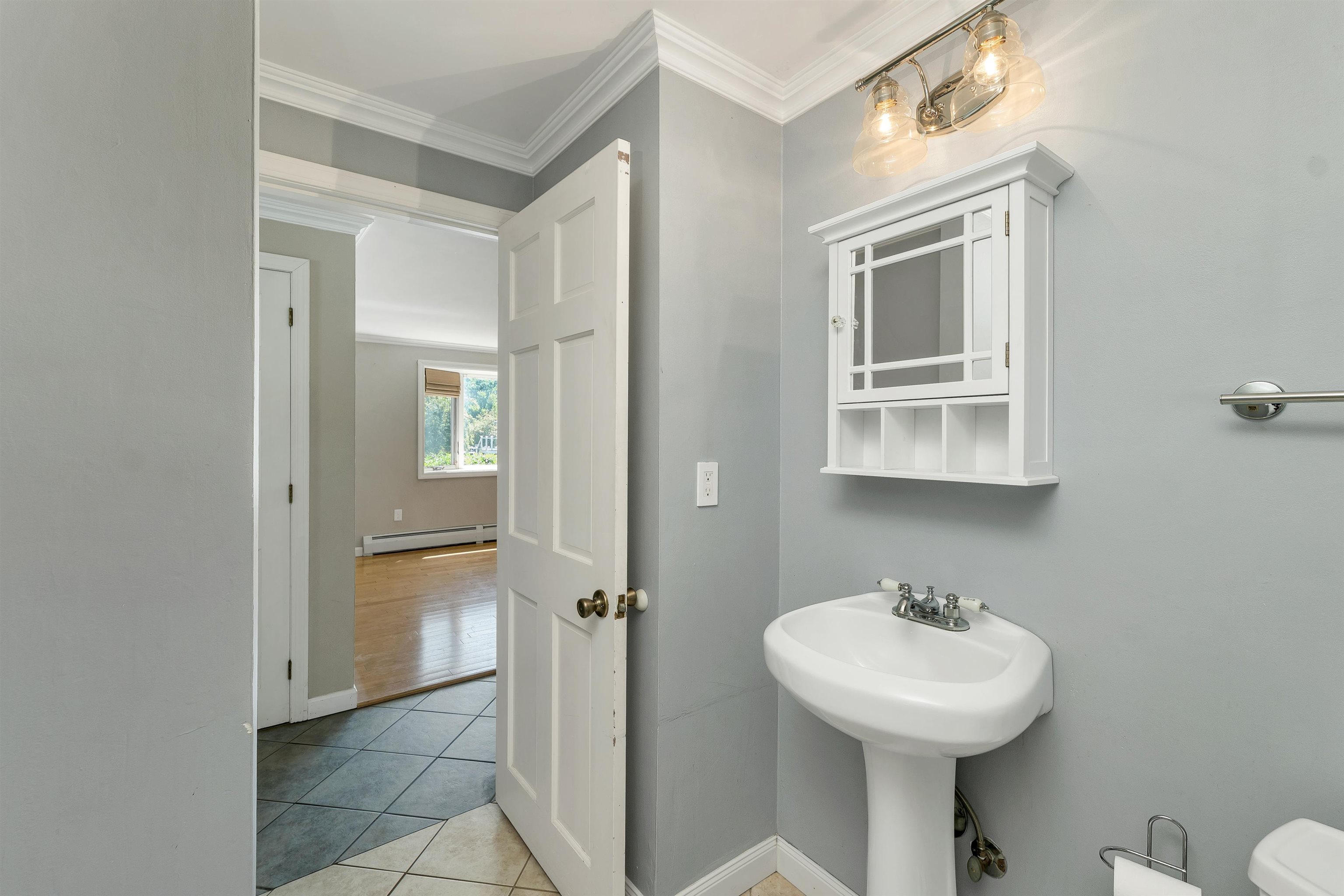 22 Jonathan Lane Manchester, NH 03104 - Photo 18 of 49