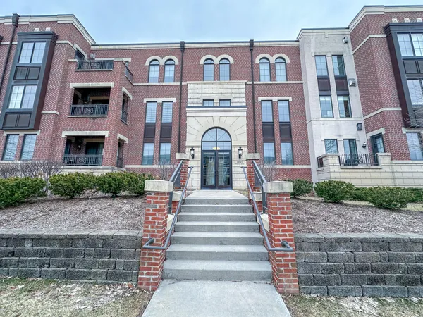 $448,000 | 19185 Thomson Drive, Unit 204, Brookfield, WI 53045