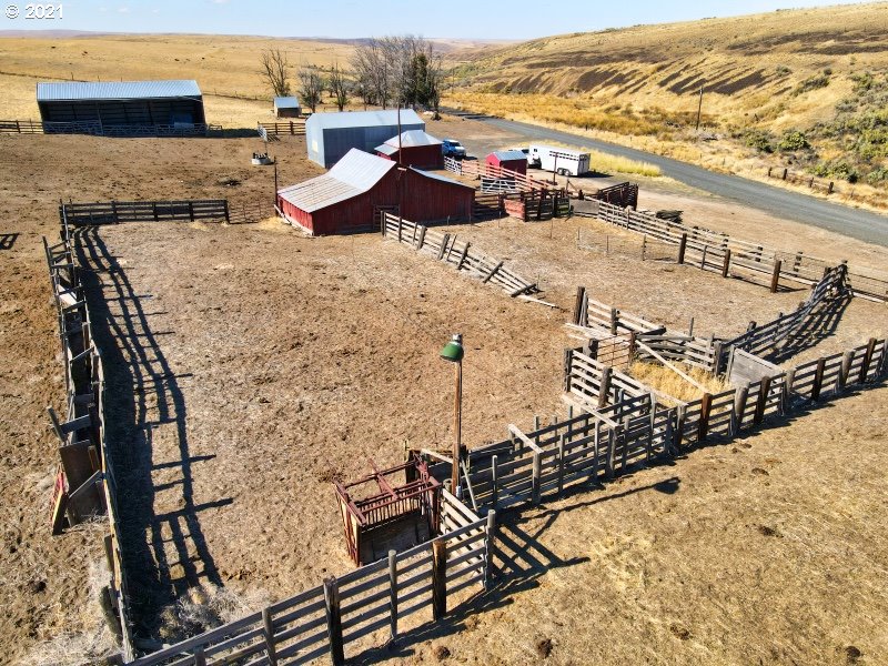 24862 Hail Ridge Lane Condon, OR 97823 - Photo 11 of 12