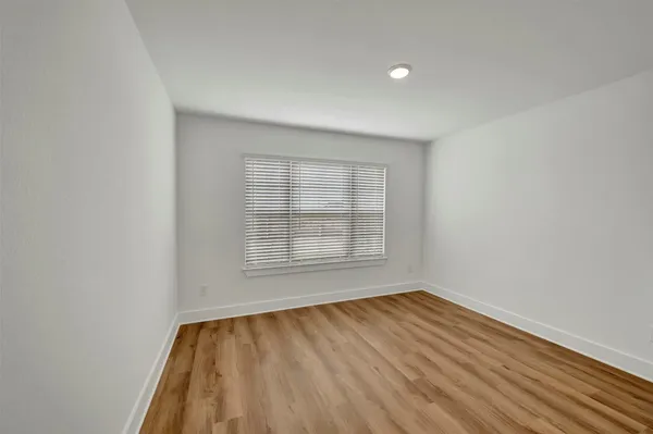a view of a livingroom with a ceiling fan and wooden floor