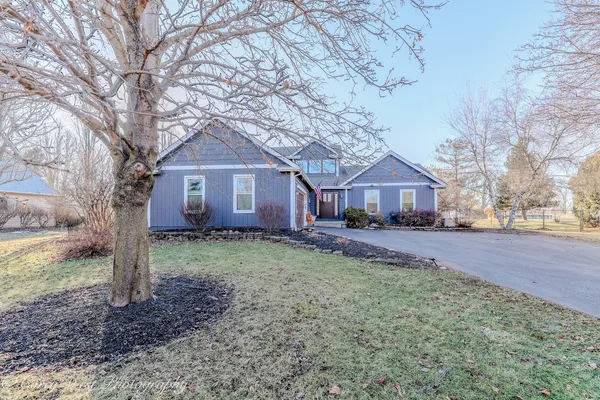 $565,000 | 10215 Ridge Lane, Huntley, IL 60142