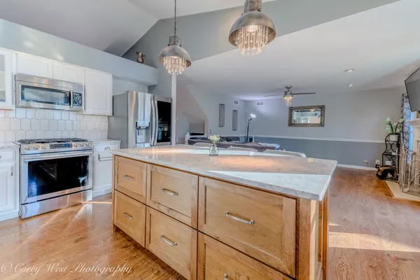 $565,000 | 10215 Ridge Lane, Huntley, IL 60142