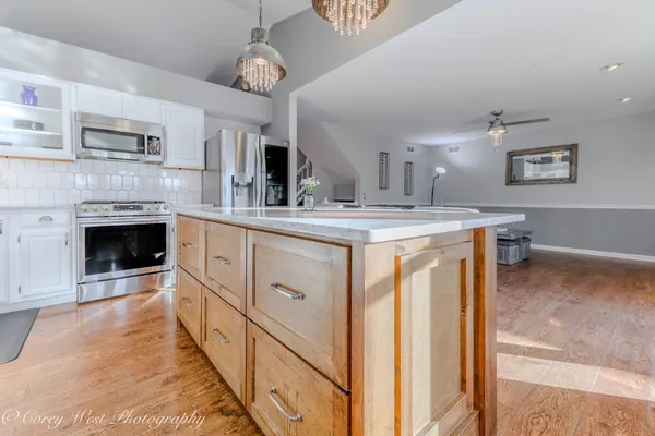 $565,000 | 10215 Ridge Lane, Huntley, IL 60142