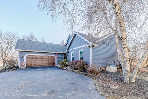 $565,000 | 10215 Ridge Lane, Huntley, IL 60142