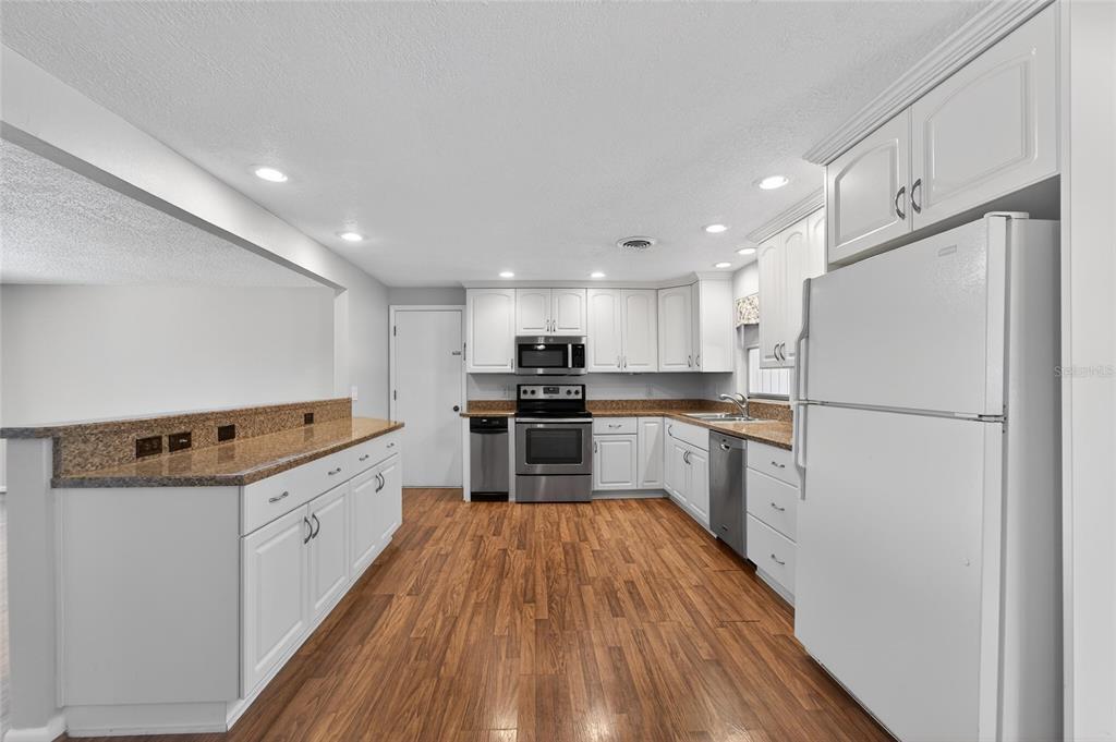 7333 Andre Drive Zephyrhills, FL 33541 - Photo 11 of 49