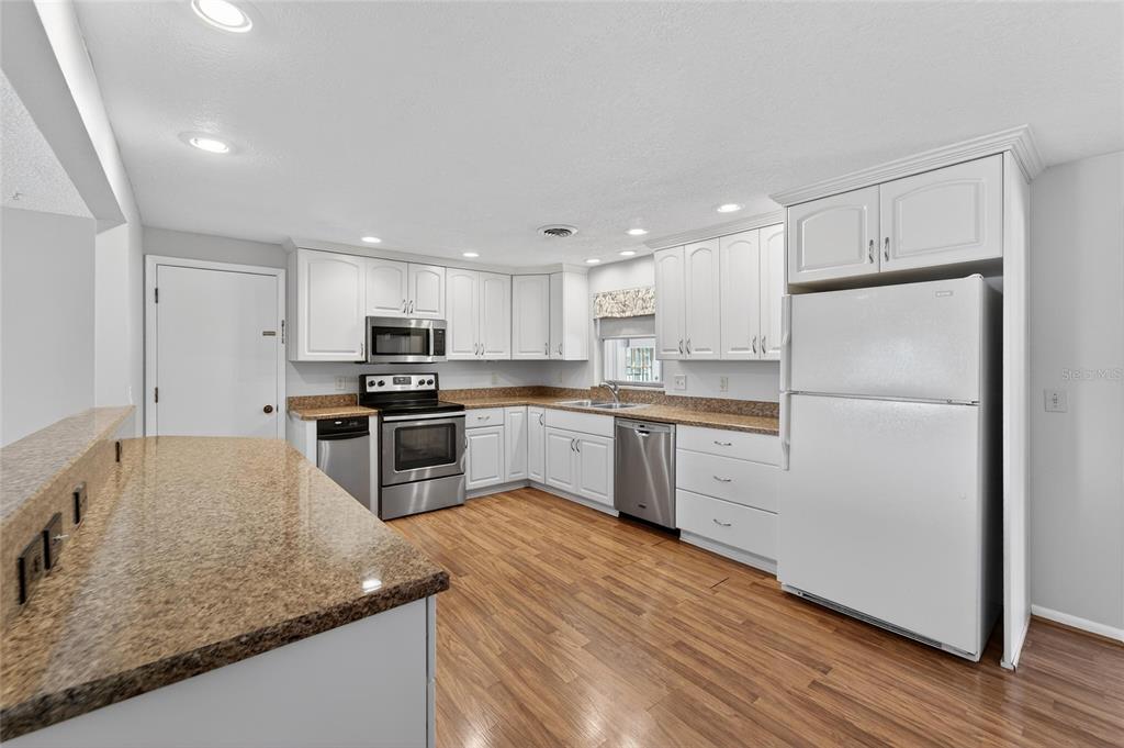 7333 Andre Drive Zephyrhills, FL 33541 - Photo 10 of 49