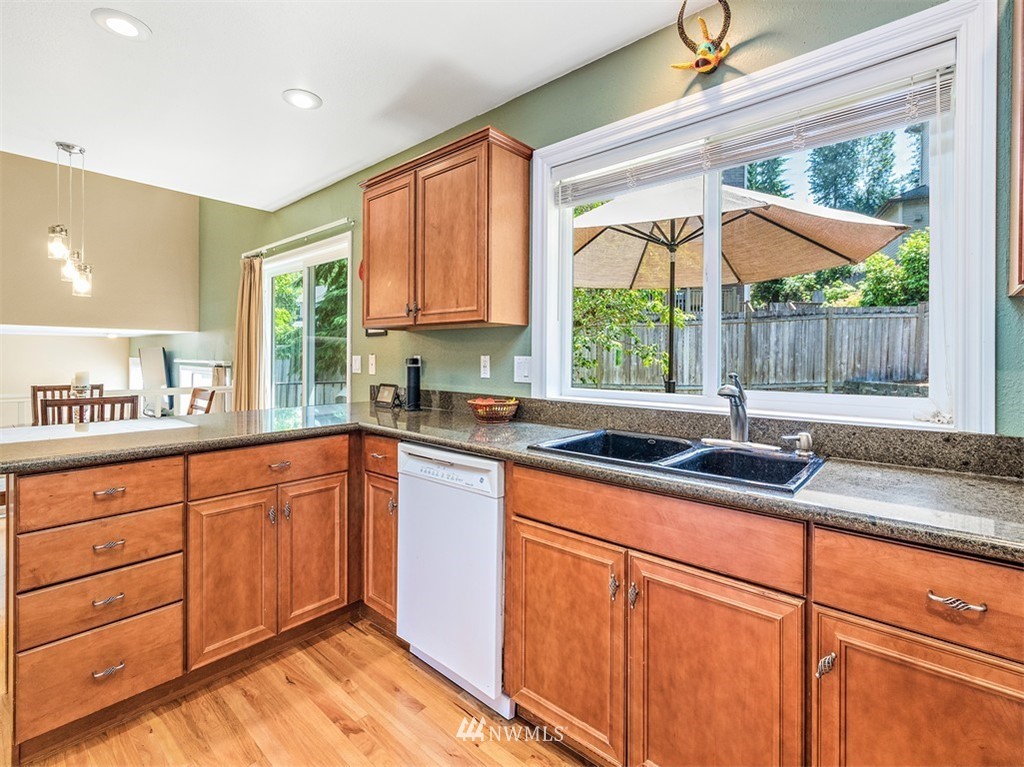 14031 Southeast 158th Street Renton, WA 98058 - Photo 8 of 25 Gallery Image 8