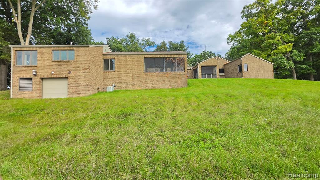 2551 Patterson Lake Road Pinckney, MI 48169 - Photo 35 of 37 Gallery Image 35