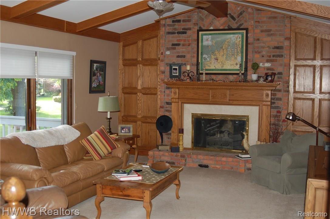 564 Sunlight Drive Rochester, MI 48309 - Photo 24 of 47 Family Room with Cathedral Ceilings