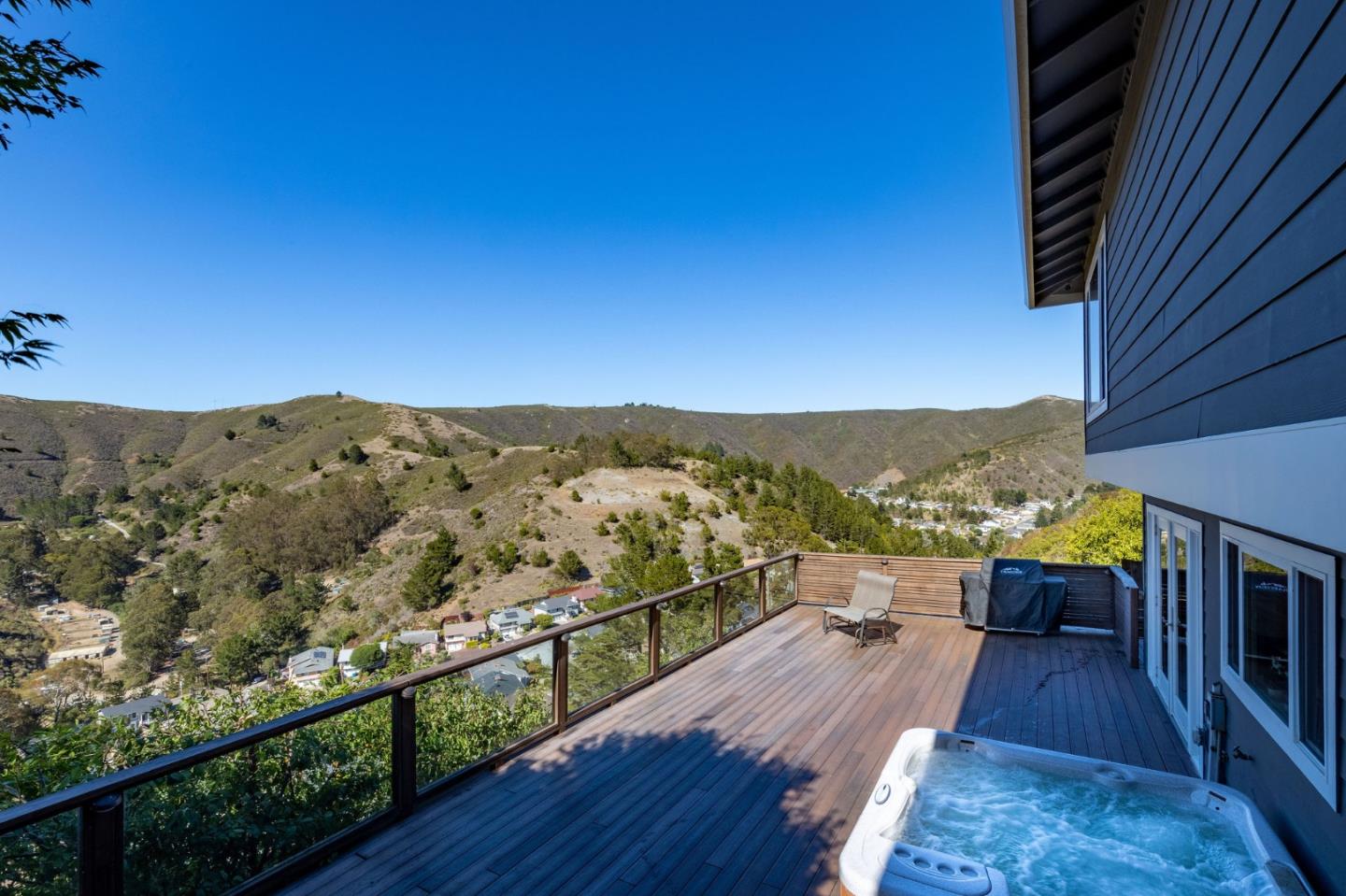 63 Kathleen Court Pacifica, CA 94044 - Photo 20 of 41 a view of a city from a balcony