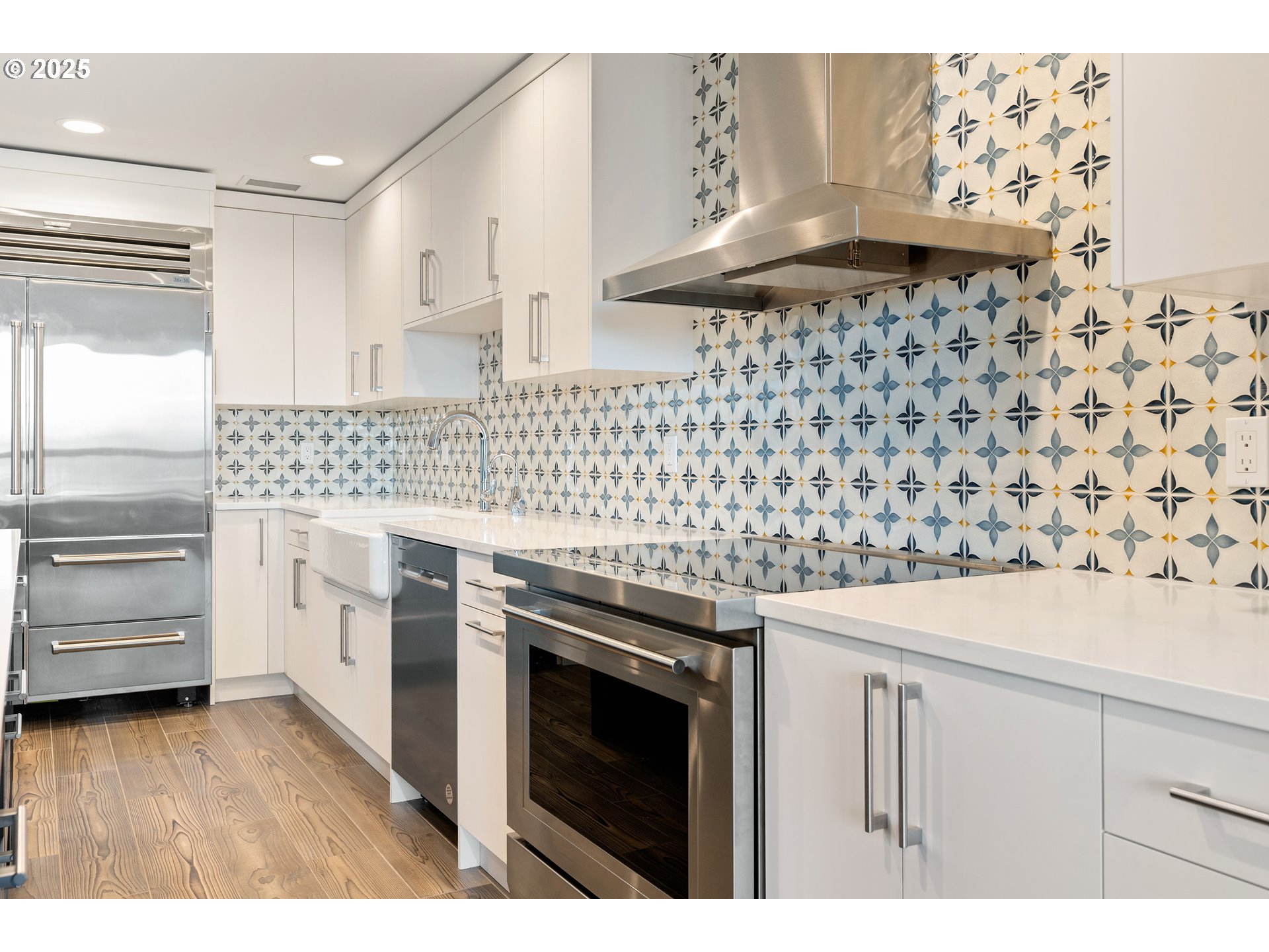 1414 Southwest 3rd Avenue, Unit 2902 Portland, OR 97201 - Photo 19 of 45 a kitchen with a stove top oven and cabinets