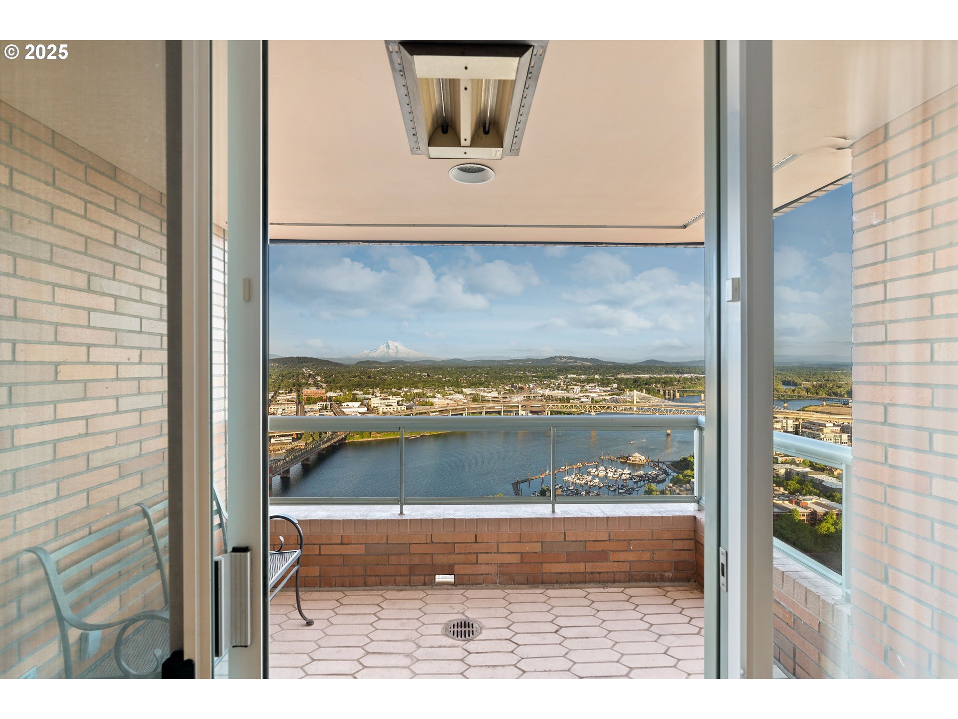 1414 Southwest 3rd Avenue, Unit 2902 Portland, OR 97201 - Photo 26 of 45 a view of sky from window