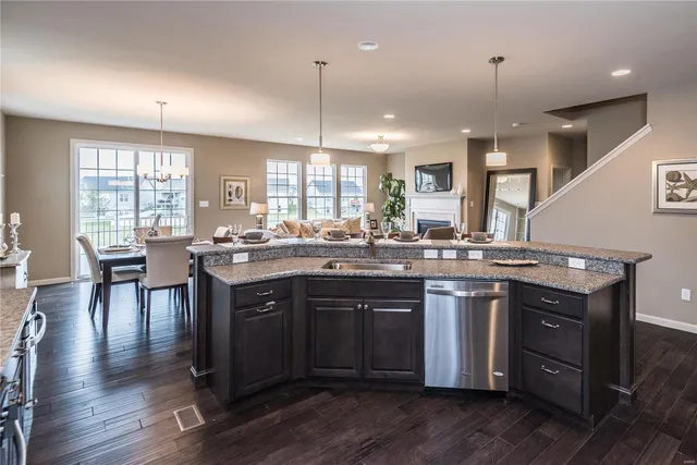 $478,900 | 1 Parker @ Ryehill Manor Street, St. Peters, MO 63376