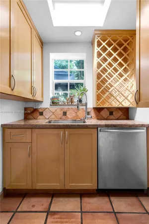 $8,500 | 4072 Park Avenue, Miami, FL 33133