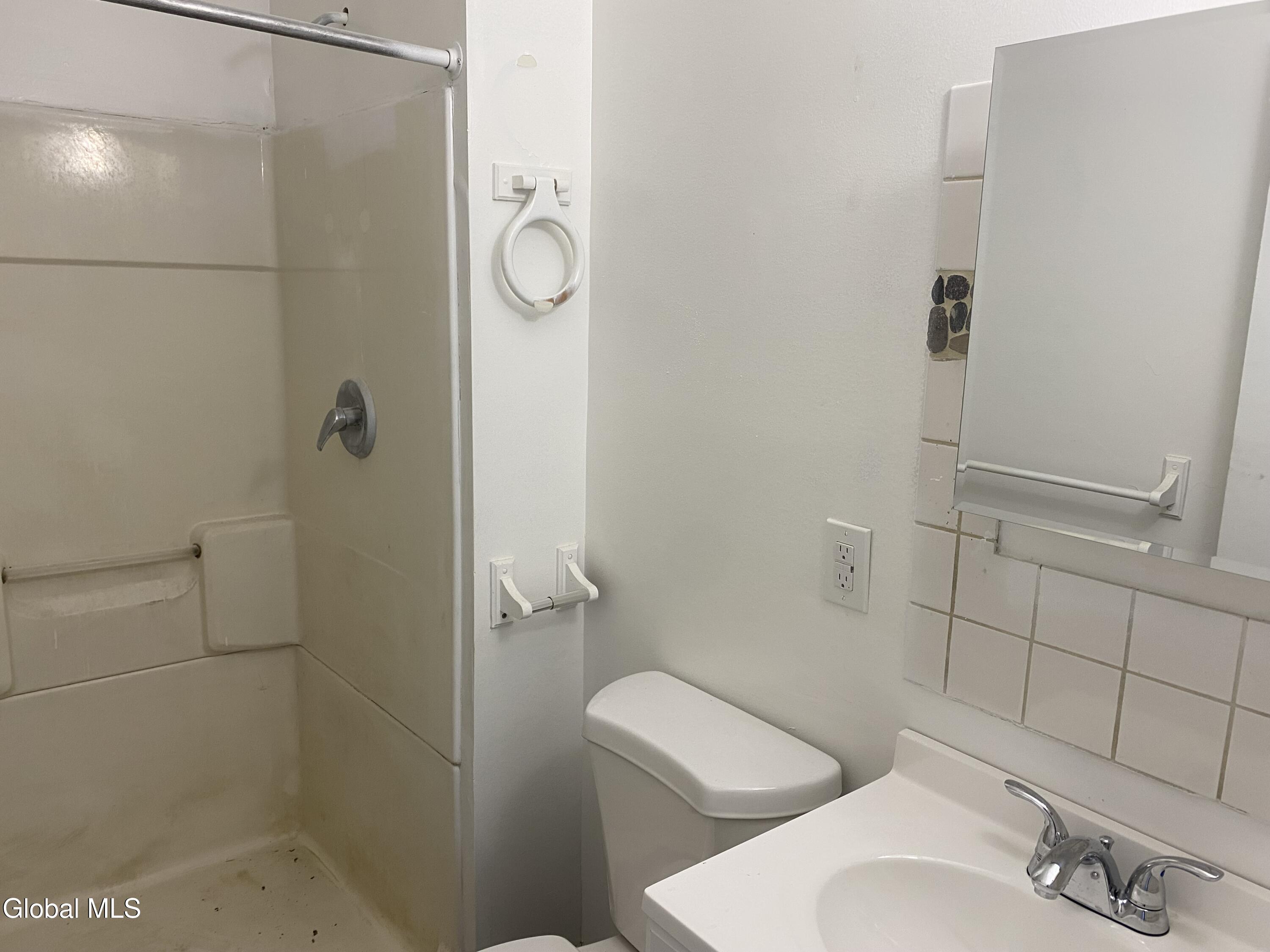 629 Lang Street Schenectady, NY 12308 - Photo 20 of 25 IMG_4277 (2)