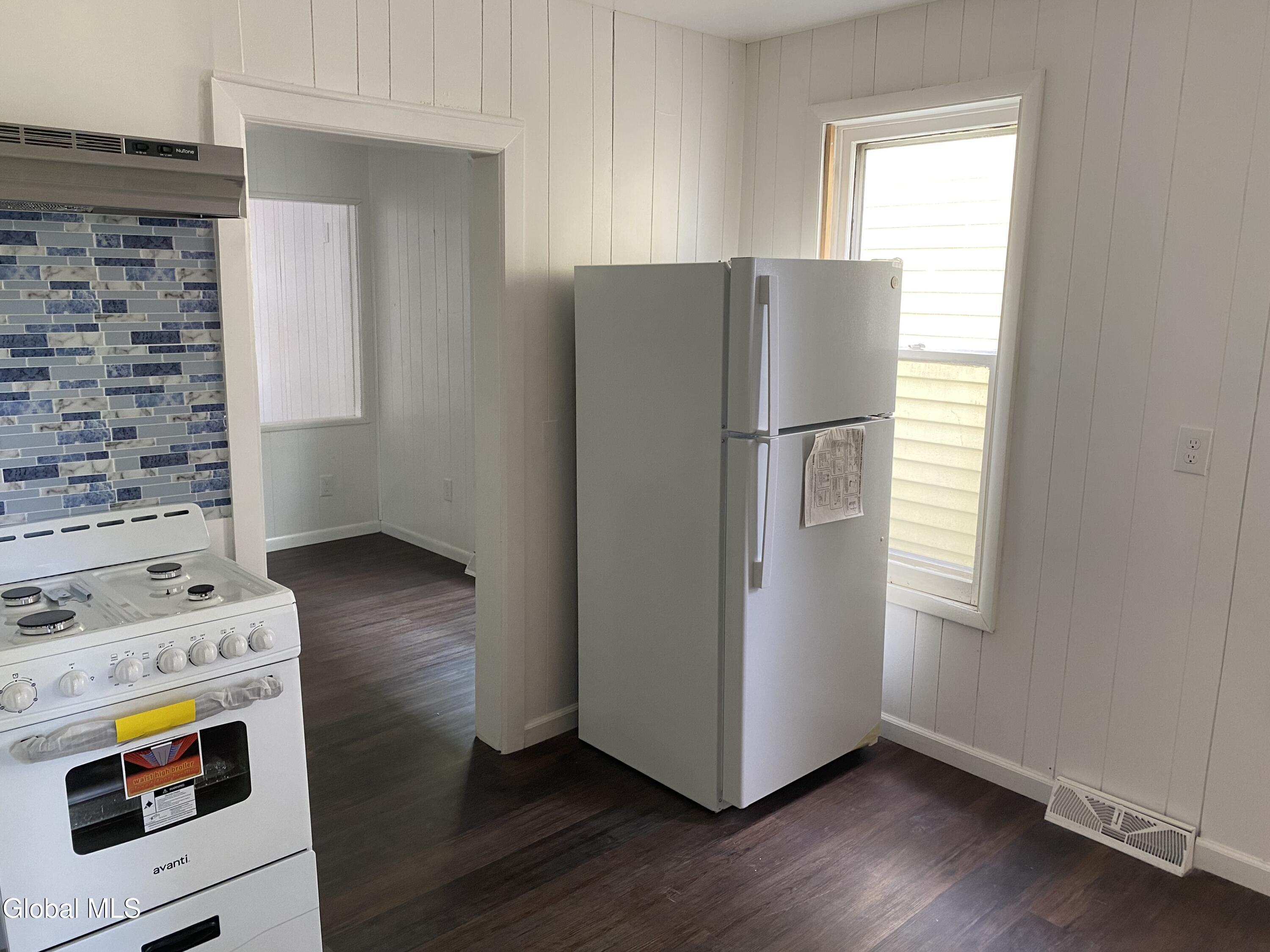 629 Lang Street Schenectady, NY 12308 - Photo 6 of 25 IMG_4268 (1)