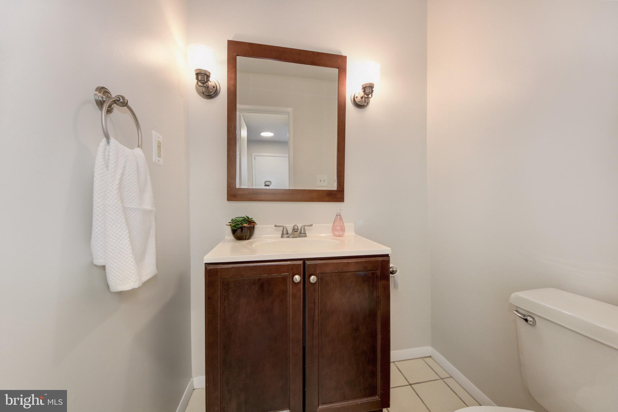 2235 Cartwright Place Reston, VA 20191 - Photo 21 of 43 Main level half bathroom