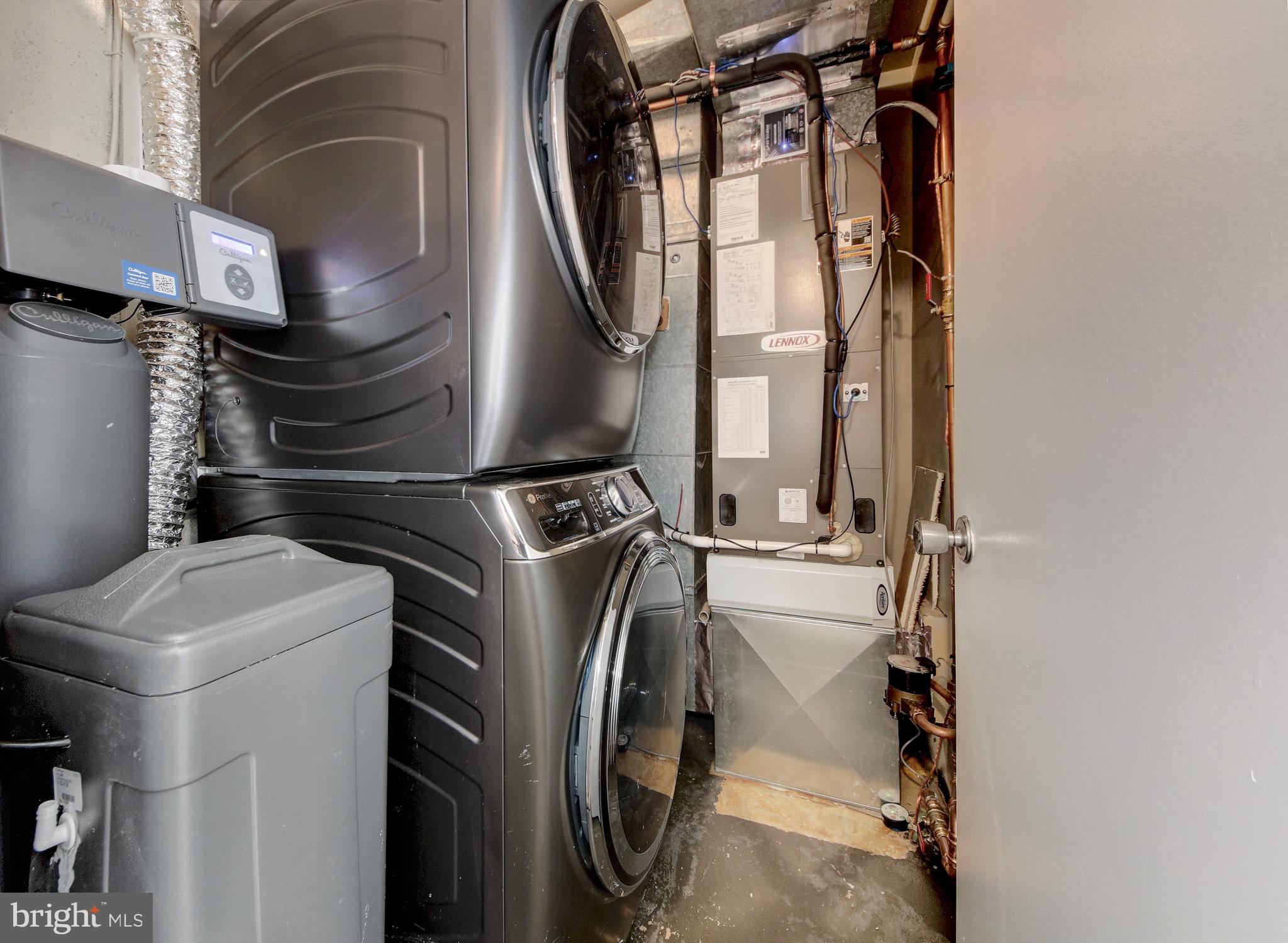 2235 Cartwright Place Reston, VA 20191 - Photo 22 of 43 Main level laundry closet