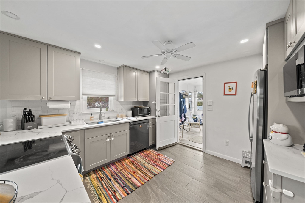 11 McAuliffe Road Randolph, MA 02368 - Photo 5 of 35