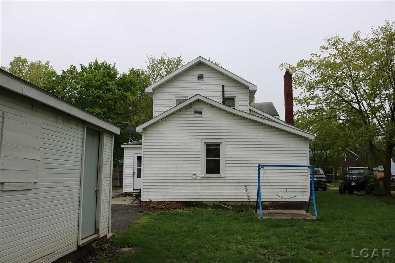 446 Merrick Street Adrian, MI 49221 - Photo 6 of 25 31318609-5.JPG
