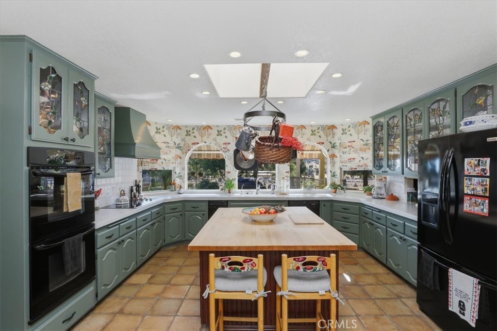 34575 Sycamore Springs Road Hemet, CA 92544 - Photo 18 of 65 Wonderful kitchen