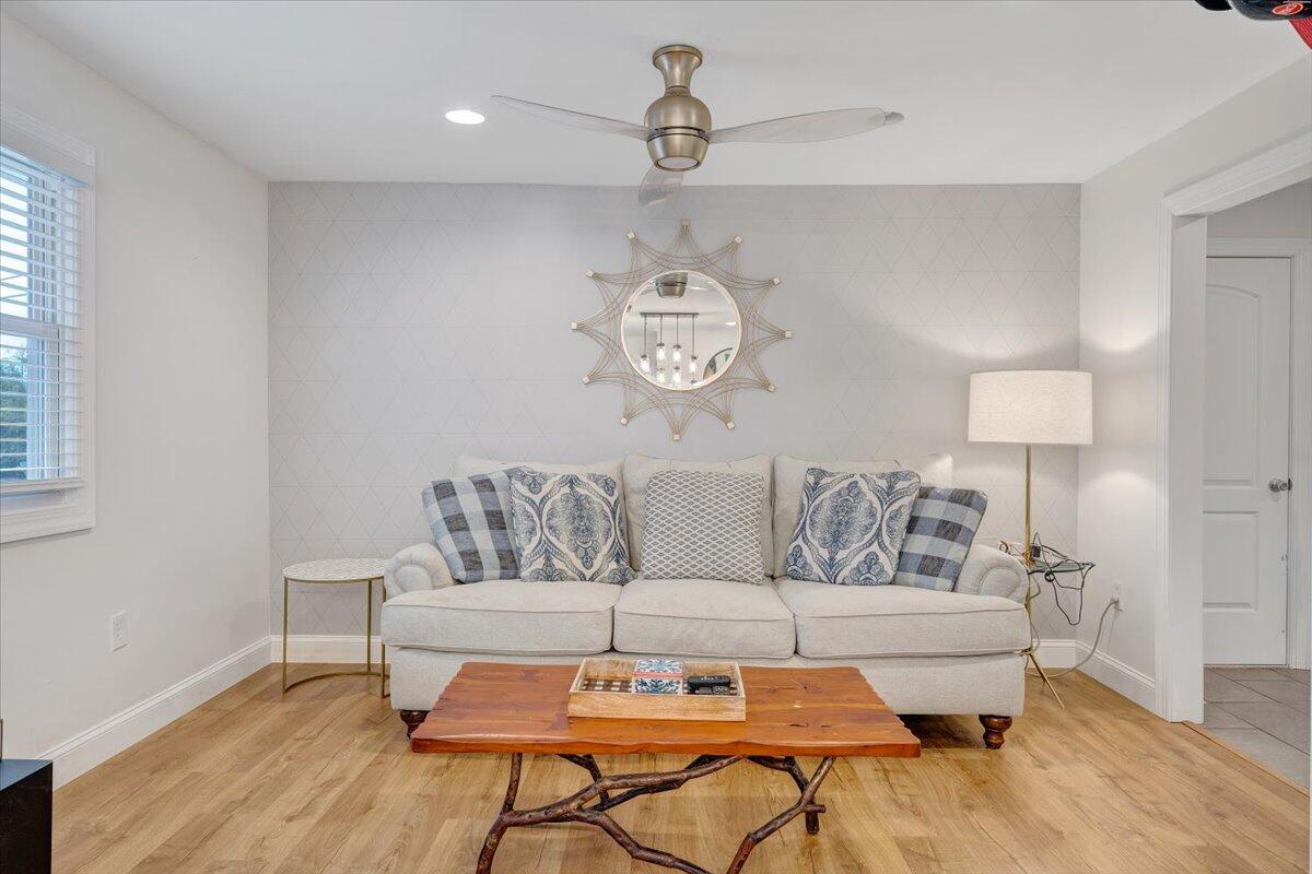 4515 Yellow Mountain Road Roanoke, VA 24014 - Photo 13 of 52 a living room with furniture