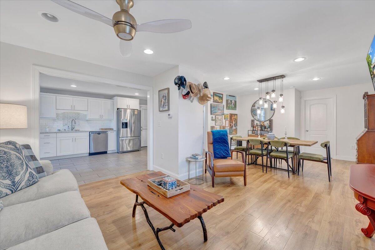 4515 Yellow Mountain Road Roanoke, VA 24014 - Photo 17 of 52 a living room with furniture and kitchen view