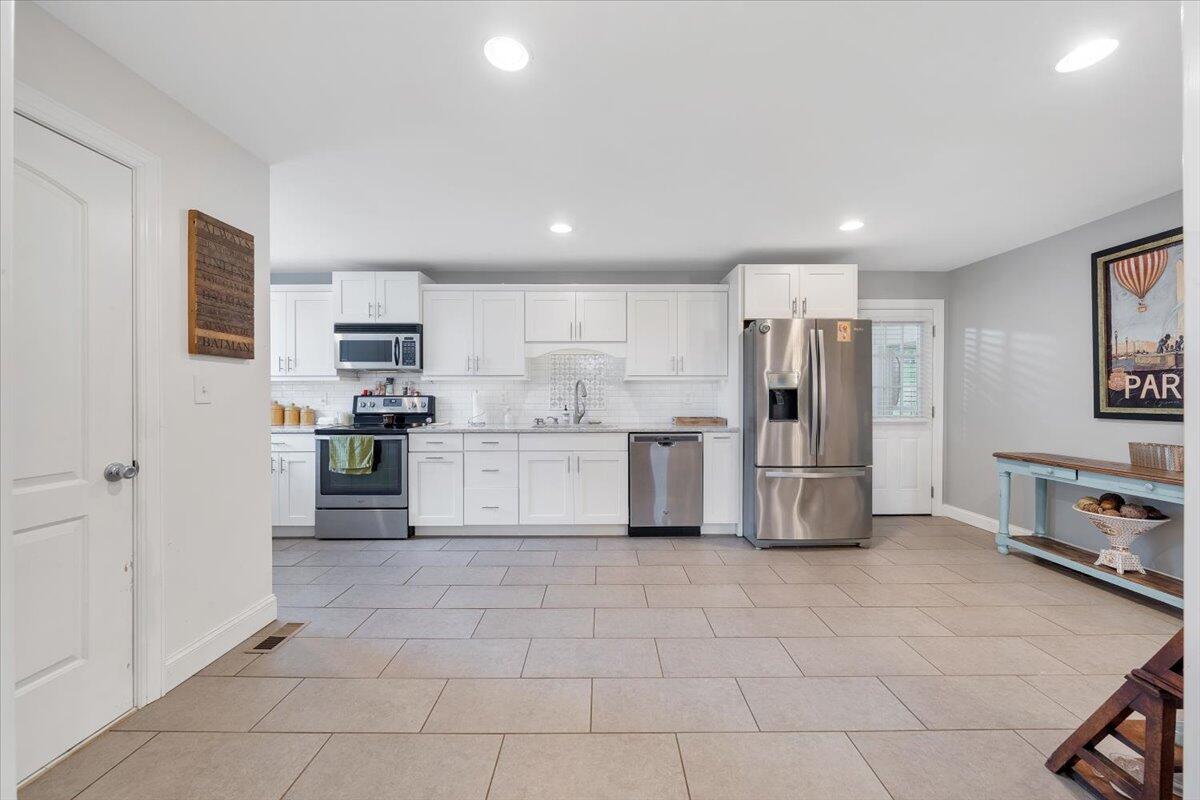 4515 Yellow Mountain Road Roanoke, VA 24014 - Photo 18 of 52 a kitchen with stainless steel appliances a refrigerator sink and cabinets