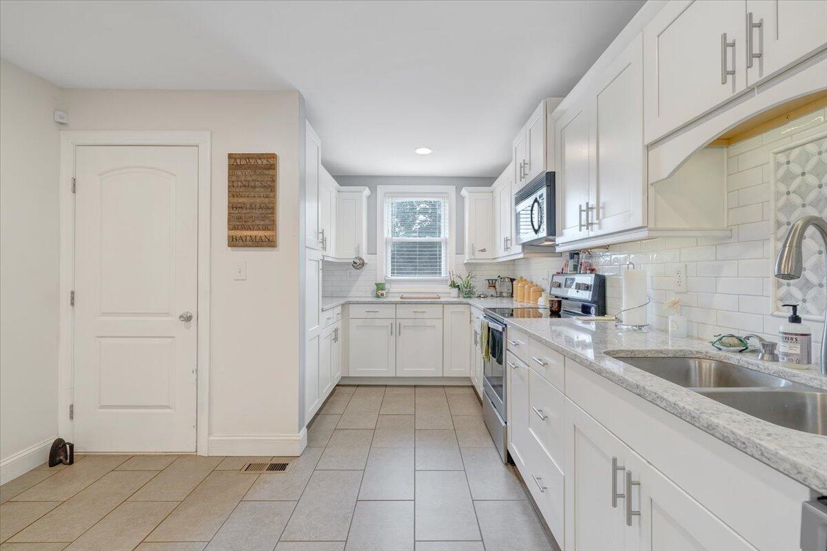 4515 Yellow Mountain Road Roanoke, VA 24014 - Photo 22 of 52 a kitchen with a sink and cabinets